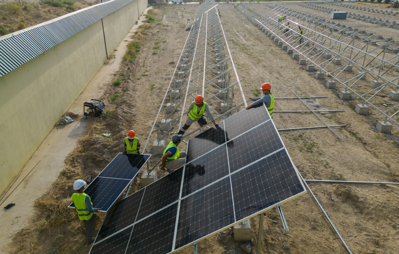 Solar panels are installed at the Hub, which now runs on clean energy delivering humanitarian aid across Asia and beyond. Ó UNHCR/Elyor Nemat