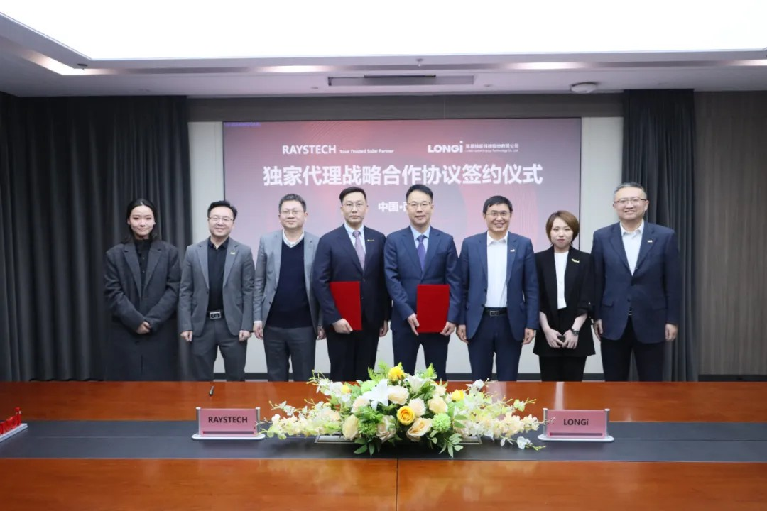 LONGi and Raystech leaders at the signing ceremony in Xi’an