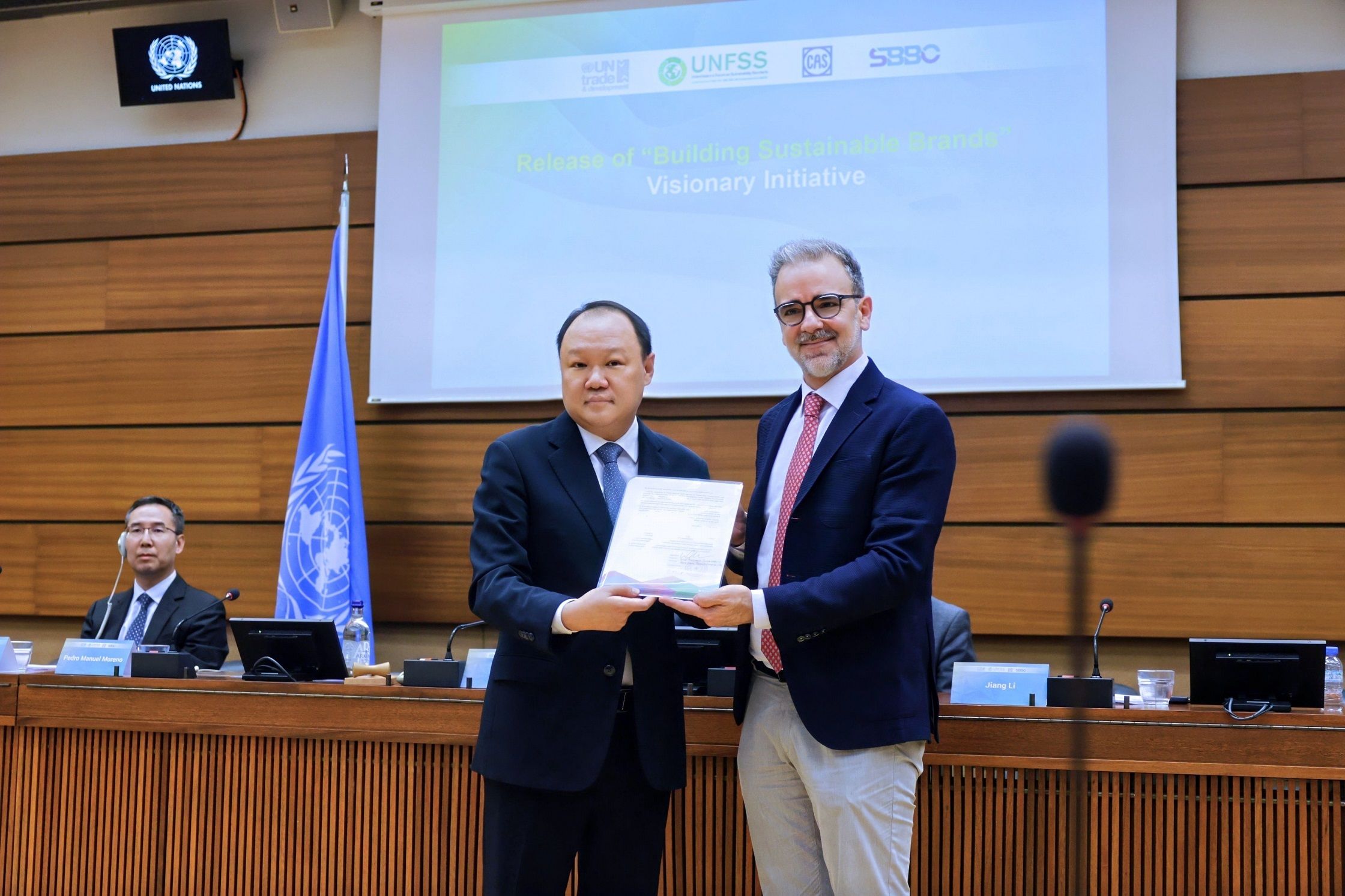 Jiang Li, Chairman of SBBC and Cheif Coordinator of SBLF (China), represented the signing company and submitted the visionary initiative to Pedro Manuel Moreno, Deputy Secretary-General of United Nations Conference on Trade and Development (UNCTAD).