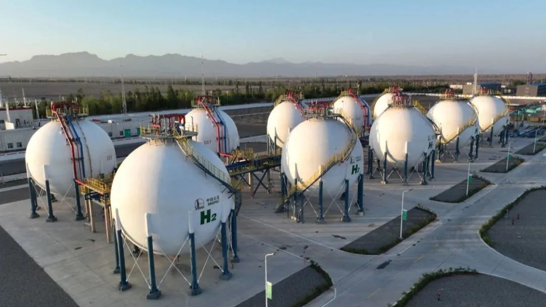 中国石化首个万吨级绿氢示范项目储氢球罐