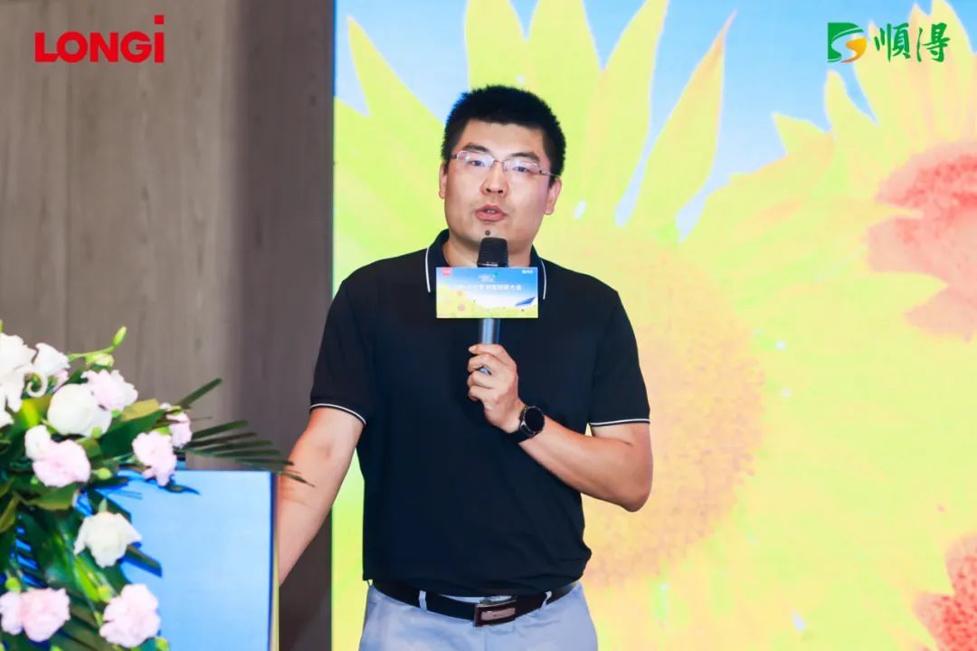 山东省太阳能行业协会常务副会长张晓斌为大会致辞