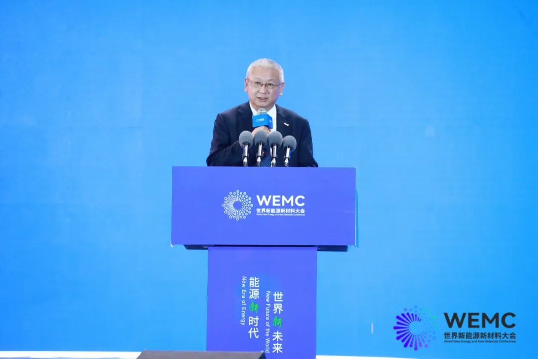 6月28日，隆基绿能创始人、总裁李振国出席2023世界新能源新材料大会并发表主旨演讲